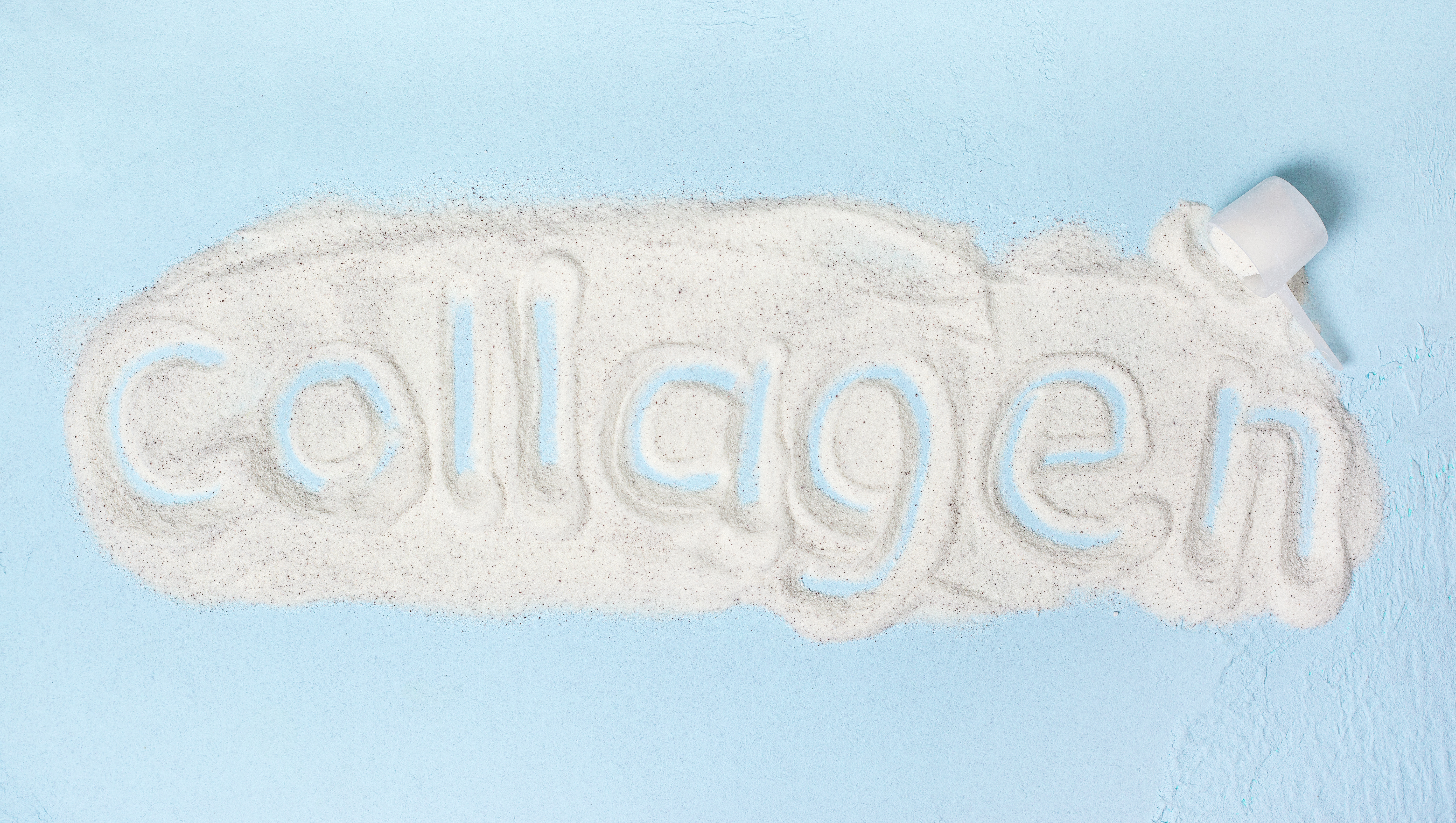 the word collagen written in collagen powder
